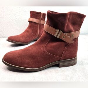 New Clark’s women Camzin suede ankle boots‎ belt details size 8